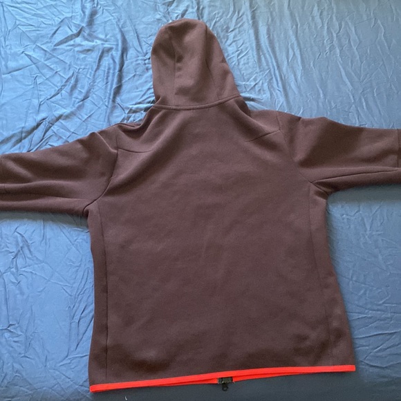 Large brown nike tech - Picture 3 of 3